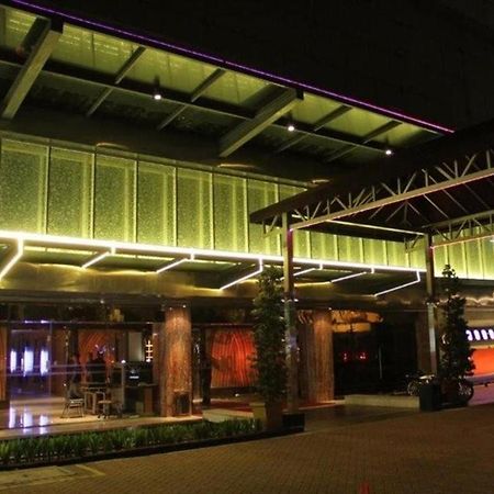 108 Hotel By Him Jakarta Exterior photo