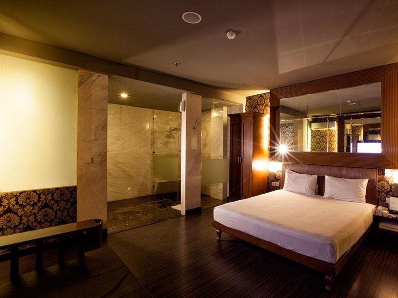 108 Hotel By Him Jakarta Exterior photo