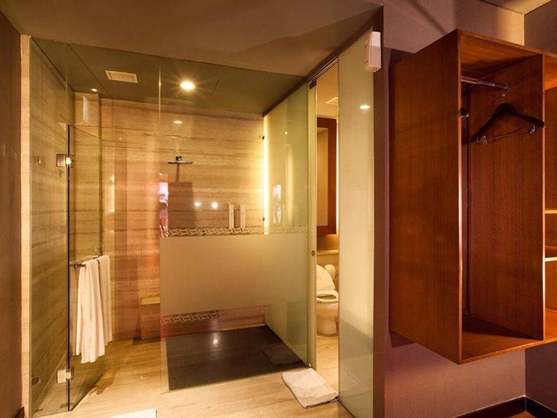 108 Hotel By Him Jakarta Exterior photo