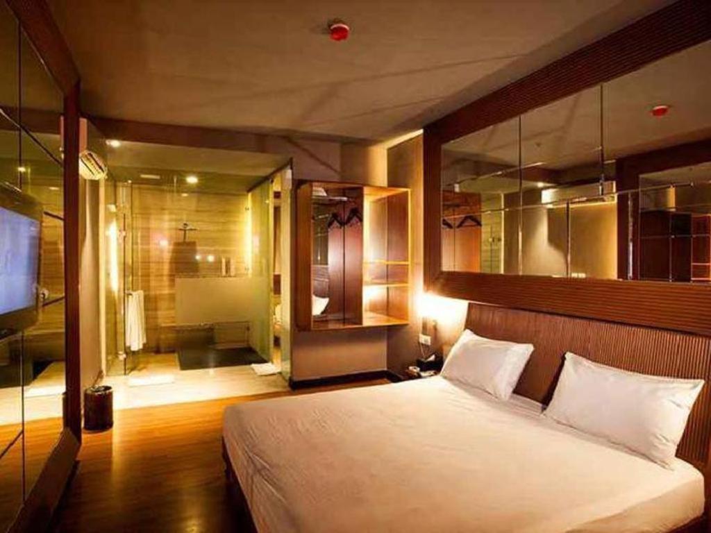 108 Hotel By Him Jakarta Exterior photo