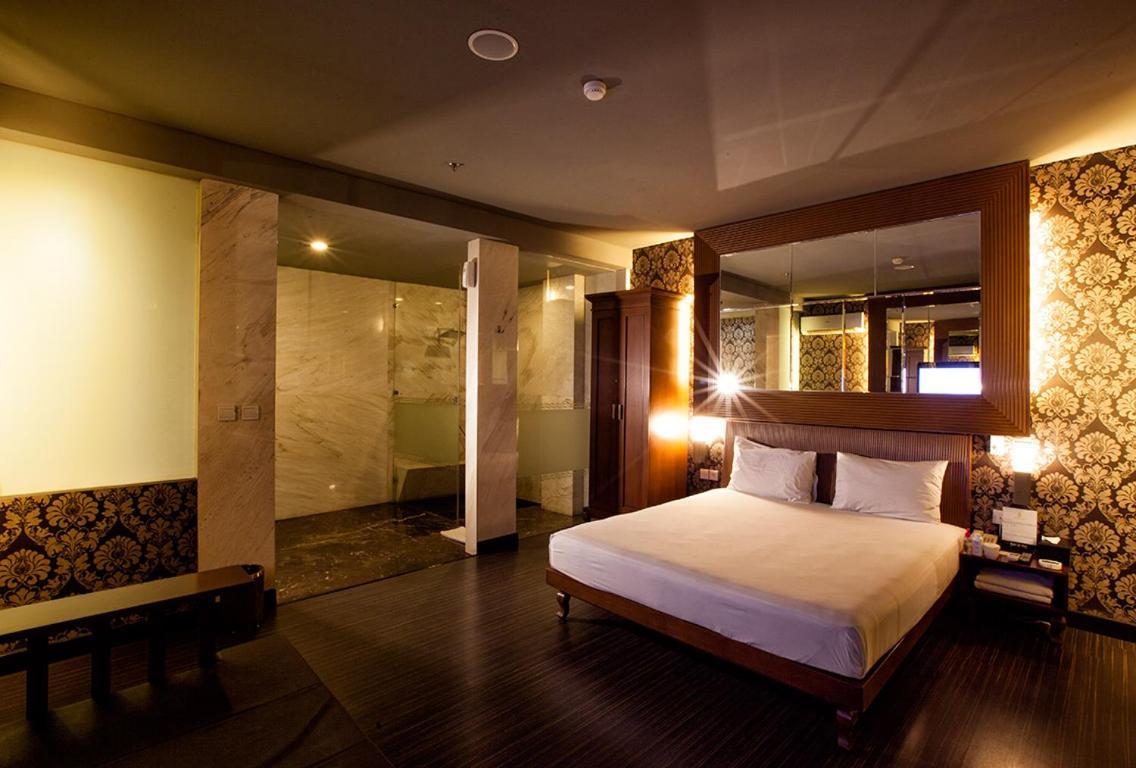 108 Hotel By Him Jakarta Exterior photo