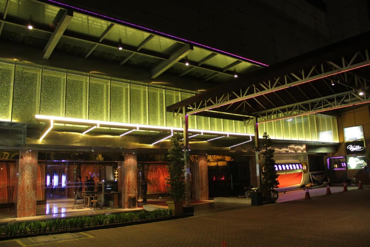 108 Hotel By Him Jakarta Exterior photo