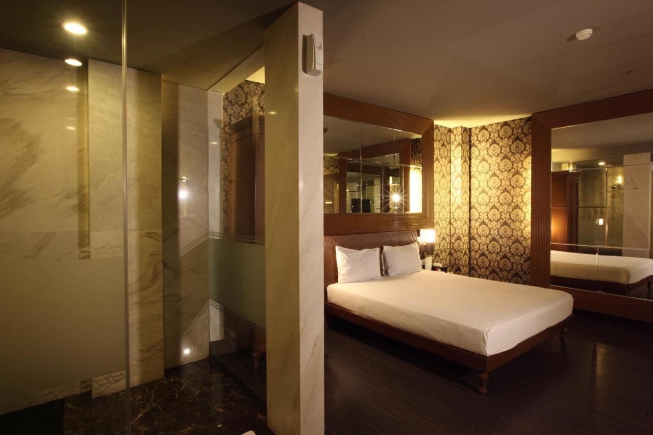 108 Hotel By Him Jakarta Exterior photo